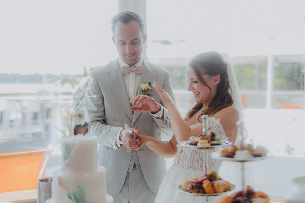 Hochzeit AmSee Am See Kulkwitzer See Leipzig Hochzeitsfotos Hochzeitsreportage Freie Trauung am Strand Strandhochzeit Beach Wedding Hochzeitsfotografin
