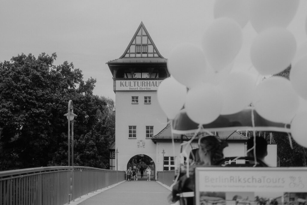Hochzeit Berlin Hochzeitsfotograf Fotografin Heiraten Standesamt Treptow Köpenick Insel der Jugend Kulturhaus Insel Berlin