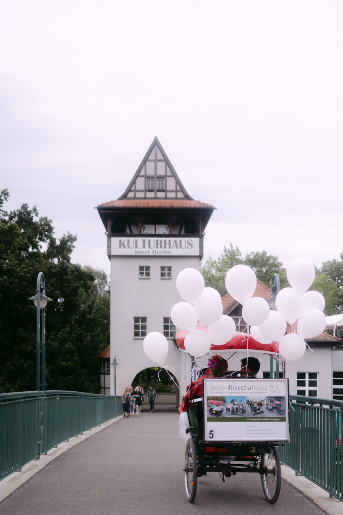 Hochzeit Berlin Hochzeitsfotograf Fotografin Heiraten Standesamt Treptow Köpenick Insel der Jugend Kulturhaus Insel Berlin