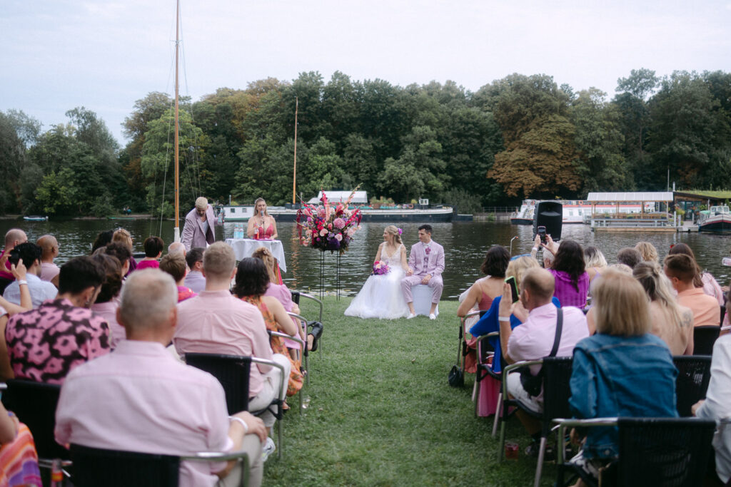 Hochzeit Berlin Hochzeitsfotograf Fotografin Heiraten Standesamt Treptow Köpenick Insel der Jugend Kulturhaus Insel Berlin
