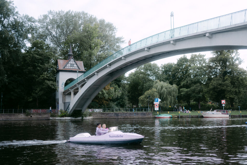 Hochzeit Berlin Hochzeitsfotograf Fotografin Heiraten Standesamt Treptow Köpenick Insel der Jugend Kulturhaus Insel Berlin