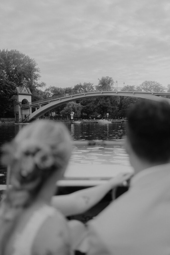 Hochzeit Berlin Hochzeitsfotograf Fotografin Heiraten Standesamt Treptow Köpenick Insel der Jugend Kulturhaus Insel Berlin