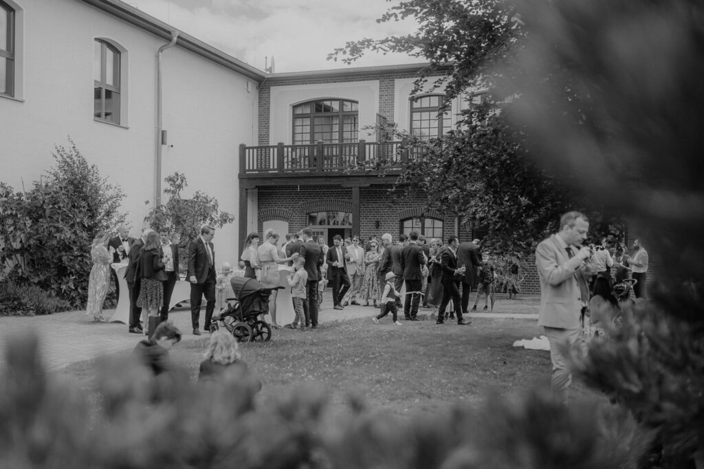 Paulinen Hof Paulinenhof Hochzeit Brandenburg Berlin Hochzeitsfotos Hochzeitsfotograf Hochzeitsfotografin Heiraten Fotograf Fotografin Kirchliche Trauung