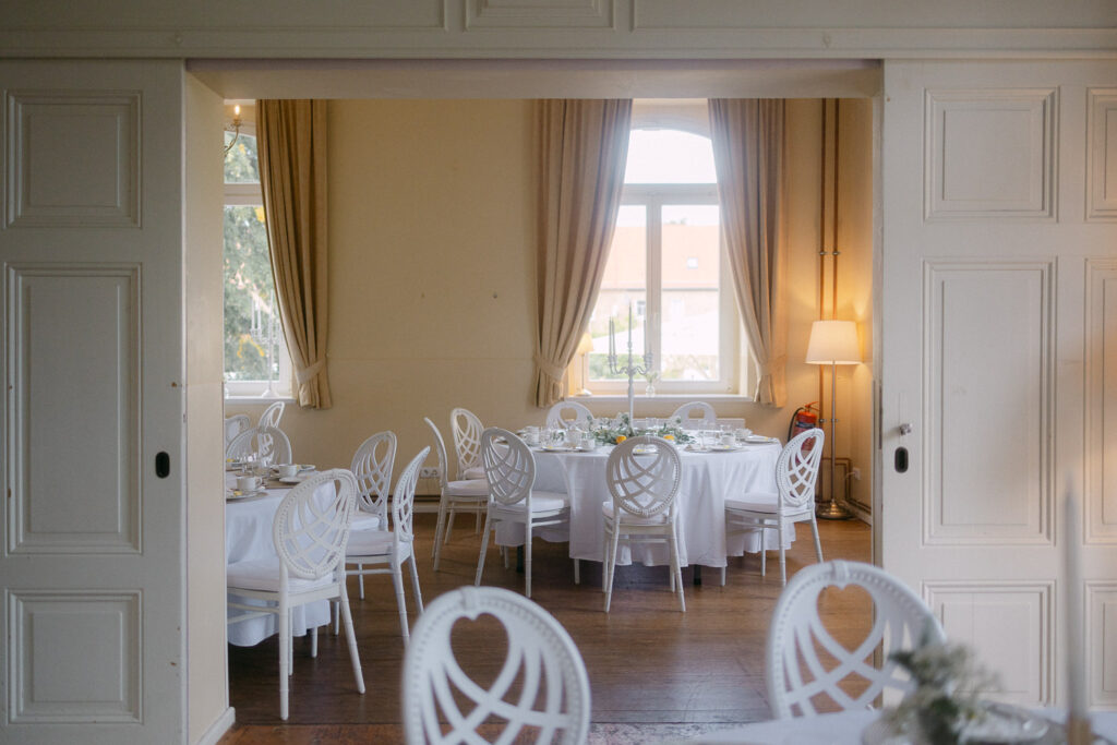 Gut Kahnsdorf Hainer See Hochzeit Heiraten Wedding Village Standesamt Standesamtliche Trauung Hochzeitsfotograf Hochzeitsfotos Fotoreportage