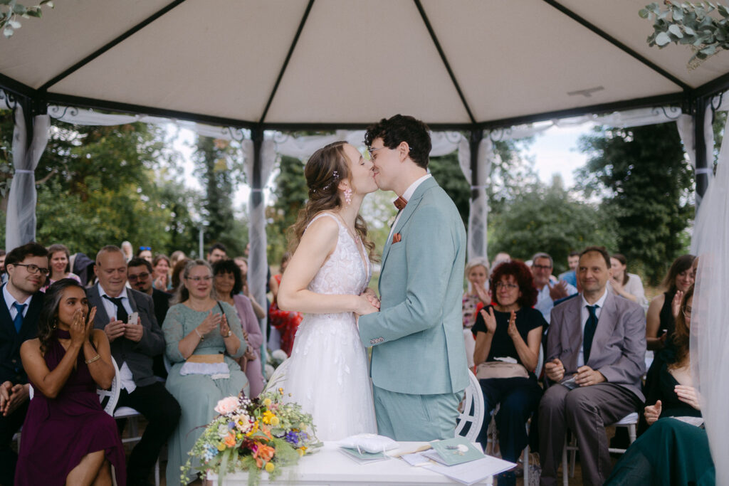 Gut Kahnsdorf Hainer See Hochzeit Heiraten Wedding Village Standesamt Standesamtliche Trauung Hochzeitsfotograf Hochzeitsfotos Fotoreportage