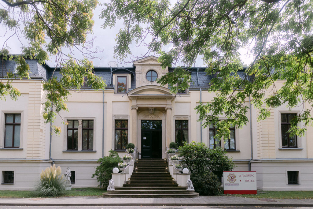 Hochzeit Schloss Breitenfeld Leipzig Heiraten Hochzeitsfotos Fotograf Hochzeitsfotografin freie Trauung Schlossgarten