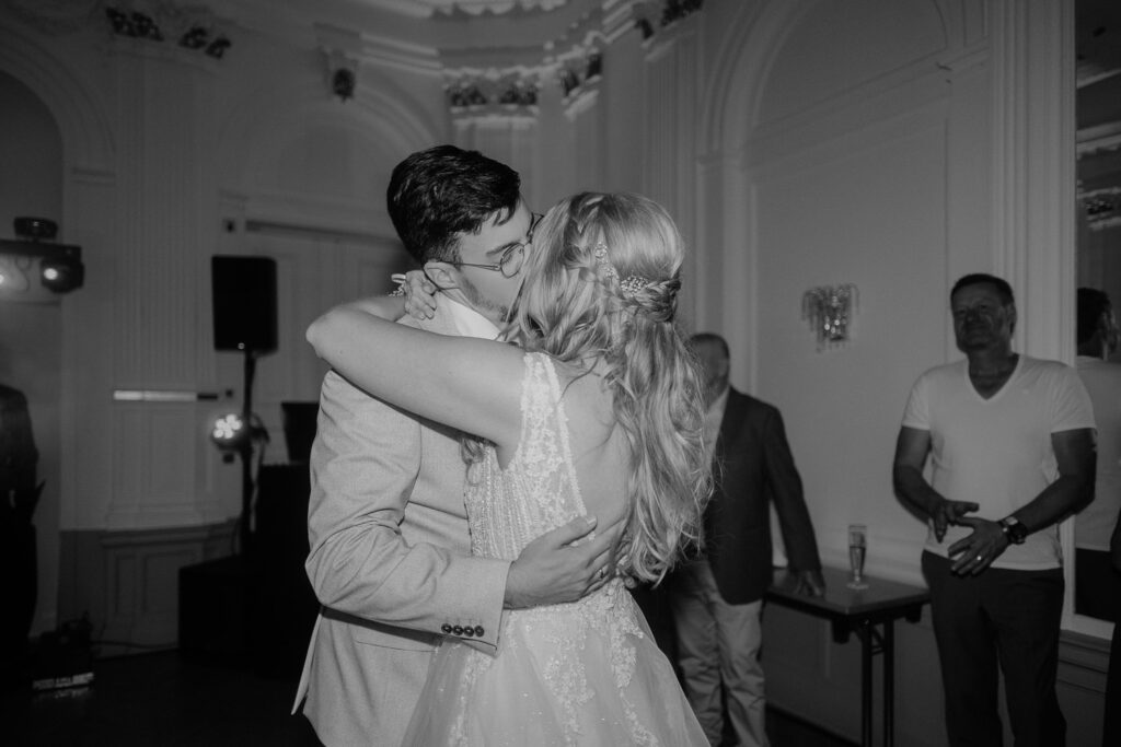 Hochzeit Schloss Breitenfeld Leipzig Heiraten Hochzeitsfotos Fotograf Hochzeitsfotografin freie Trauung Schlossgarten