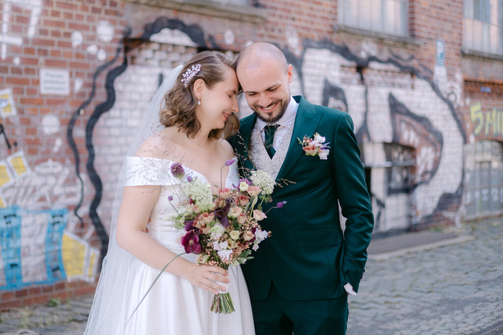 Mörtelwerk Leipzig Hochzeit heiraten am Kanal Plagwirt urban elegant kirchlich Kirche Hochzeitsfotos Hochzeitsfotografin