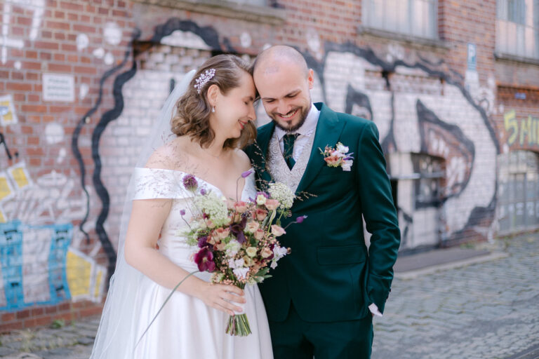 Mörtelwerk Leipzig Hochzeit heiraten am Kanal Plagwirt urban elegant kirchlich Kirche Hochzeitsfotos Hochzeitsfotografin