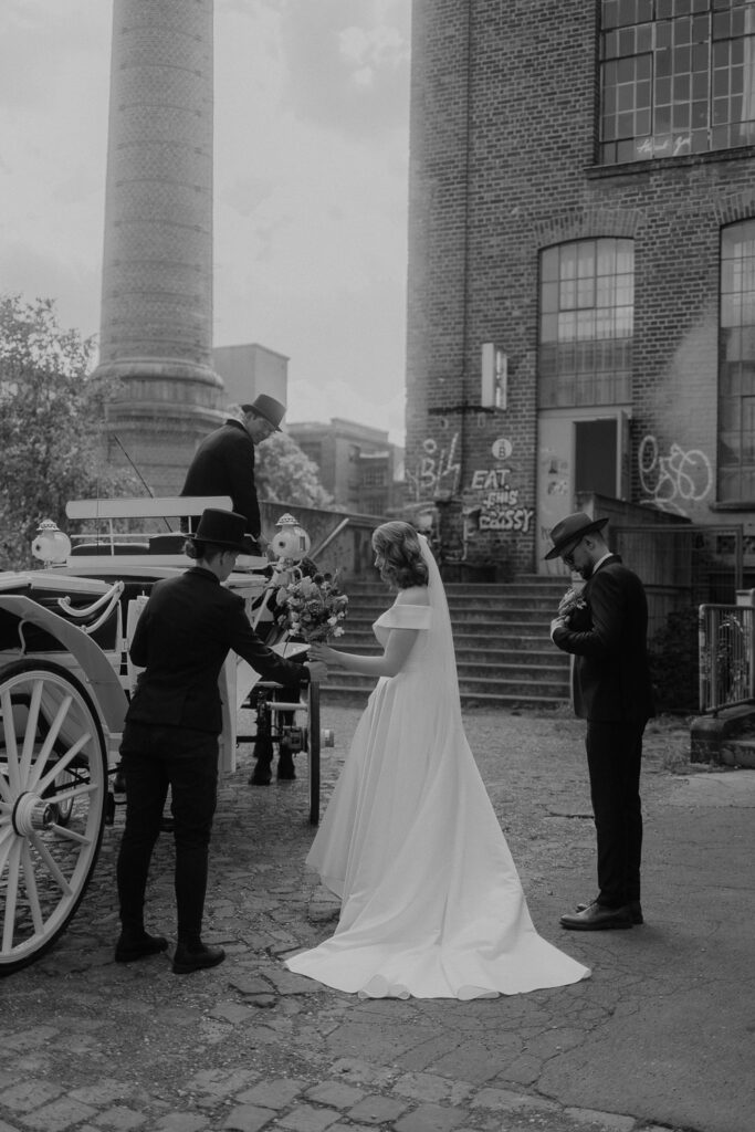 Mörtelwerk Leipzig Hochzeit heiraten am Kanal Plagwirt urban elegant kirchlich Kirche Hochzeitsfotos Hochzeitsfotografin