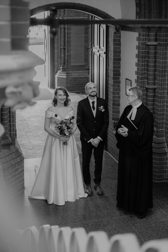 Mörtelwerk Leipzig Hochzeit heiraten am Kanal Plagwirt urban elegant kirchlich Kirche Hochzeitsfotos Hochzeitsfotografin