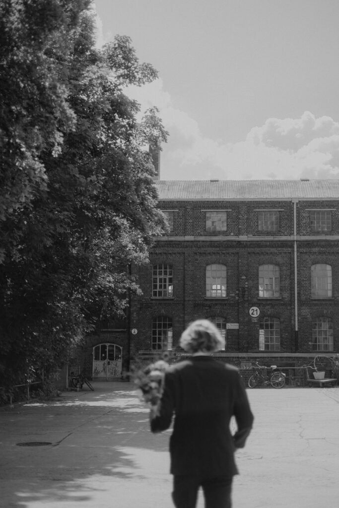 Mörtelwerk Leipzig Hochzeit heiraten am Kanal Plagwirt urban elegant kirchlich Kirche Hochzeitsfotos Hochzeitsfotografin