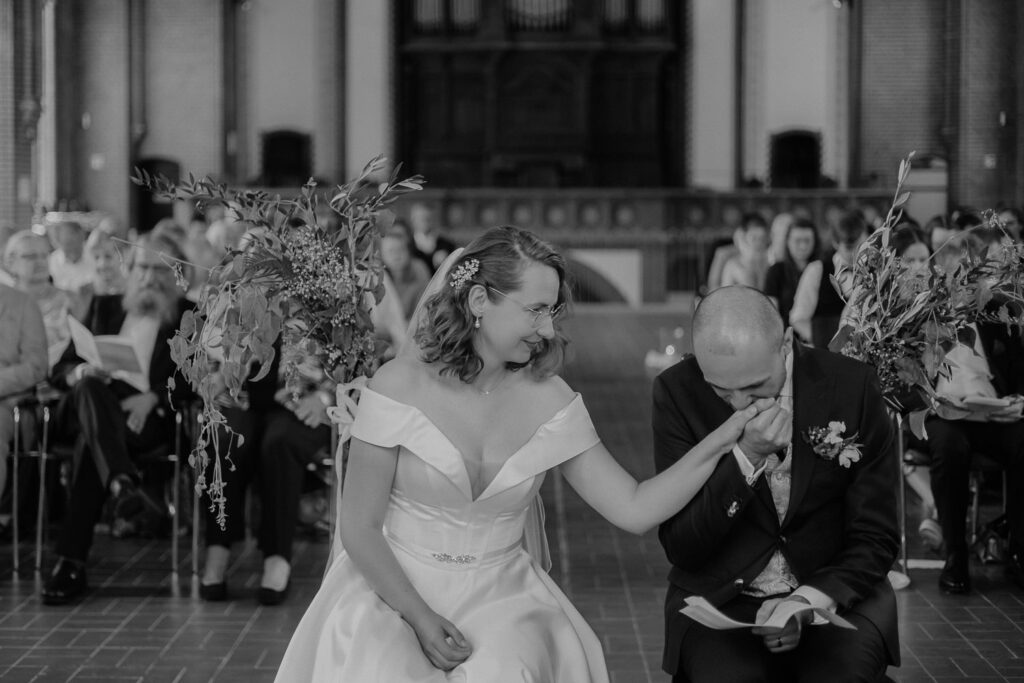Mörtelwerk Leipzig Hochzeit heiraten am Kanal Plagwirt urban elegant kirchlich Kirche Hochzeitsfotos Hochzeitsfotografin