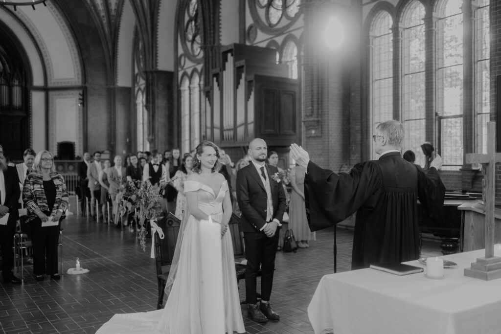 Mörtelwerk Leipzig Hochzeit heiraten am Kanal Plagwirt urban elegant kirchlich Kirche Hochzeitsfotos Hochzeitsfotografin