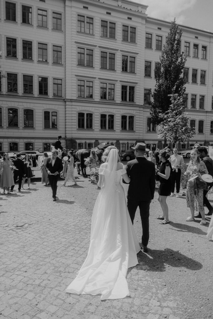 Mörtelwerk Leipzig Hochzeit heiraten am Kanal Plagwirt urban elegant kirchlich Kirche Hochzeitsfotos Hochzeitsfotografin