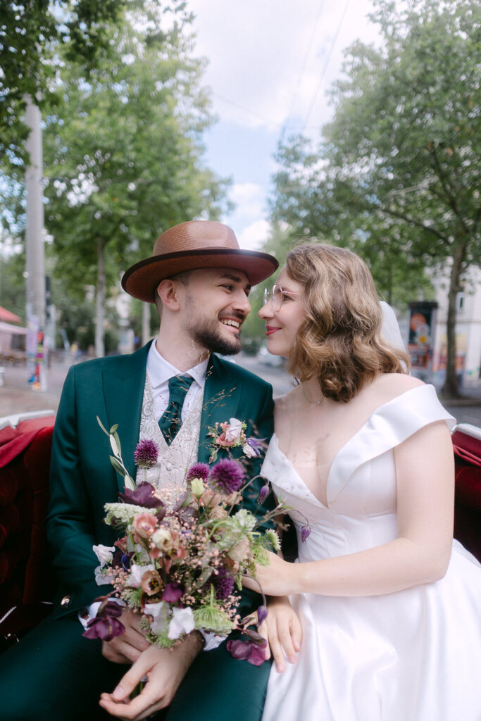 Mörtelwerk Leipzig Hochzeit heiraten am Kanal Plagwirt urban elegant kirchlich Kirche Hochzeitsfotos Hochzeitsfotografin