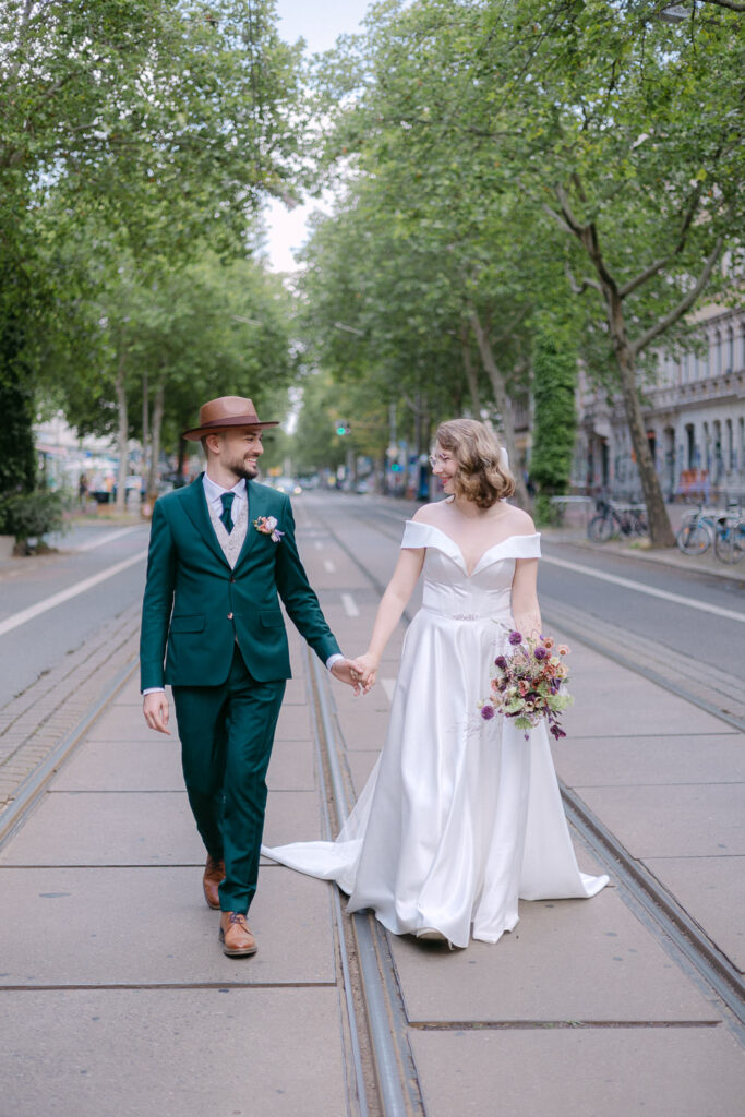 Mörtelwerk Leipzig Hochzeit heiraten am Kanal Plagwirt urban elegant kirchlich Kirche Hochzeitsfotos Hochzeitsfotografin