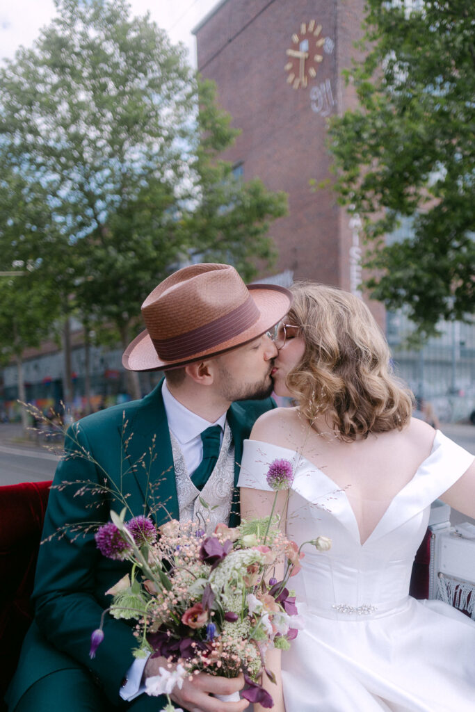 Mörtelwerk Leipzig Hochzeit heiraten am Kanal Plagwirt urban elegant kirchlich Kirche Hochzeitsfotos Hochzeitsfotografin