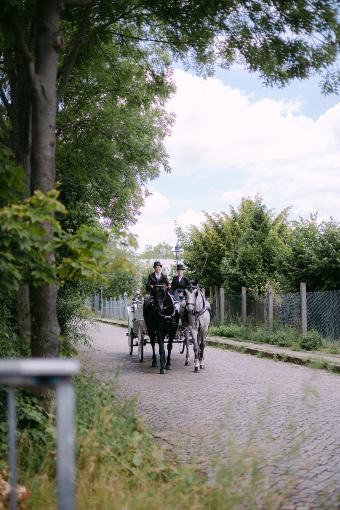Mörtelwerk Leipzig Hochzeit heiraten am Kanal Plagwirt urban elegant kirchlich Kirche Hochzeitsfotos Hochzeitsfotografin