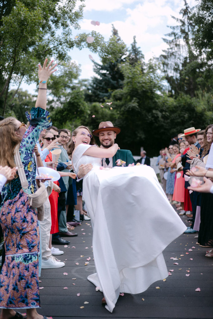 Mörtelwerk Leipzig Hochzeit heiraten am Kanal Plagwirt urban elegant kirchlich Kirche Hochzeitsfotos Hochzeitsfotografin