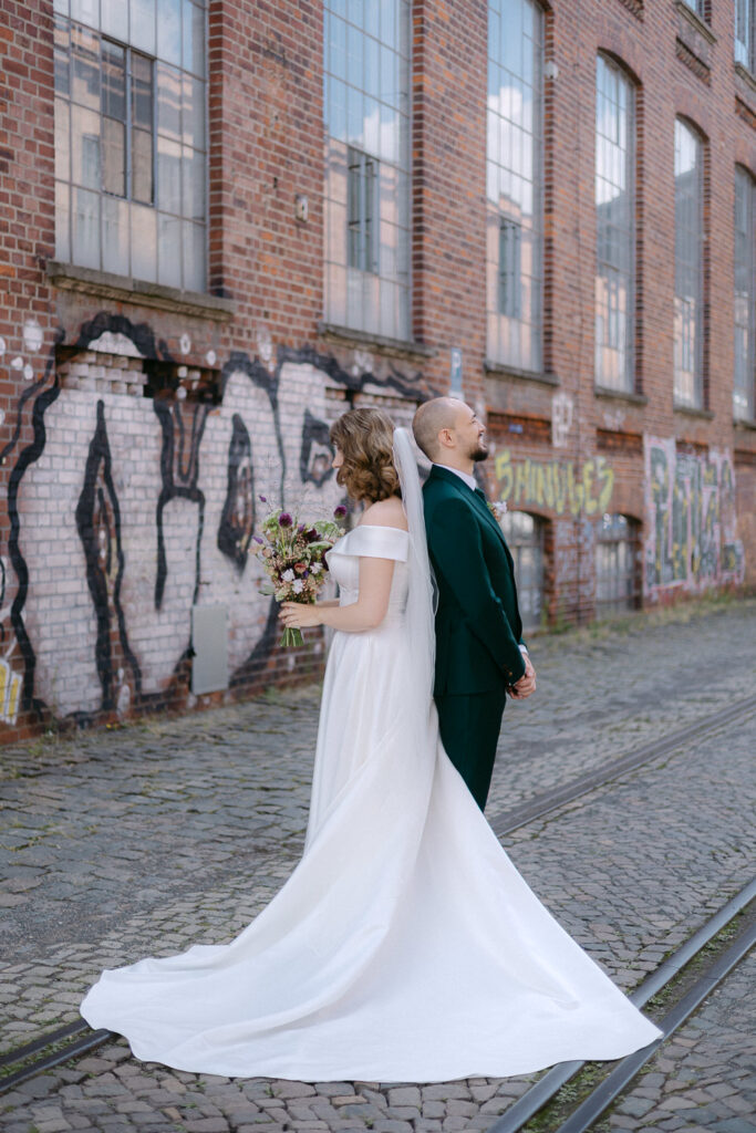 Mörtelwerk Leipzig Hochzeit heiraten am Kanal Plagwirt urban elegant kirchlich Kirche Hochzeitsfotos Hochzeitsfotografin