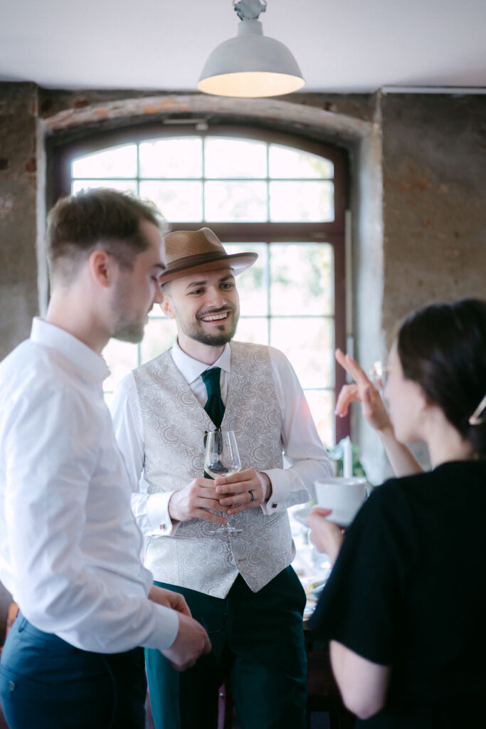 Mörtelwerk Leipzig Hochzeit heiraten am Kanal Plagwirt urban elegant kirchlich Kirche Hochzeitsfotos Hochzeitsfotografin