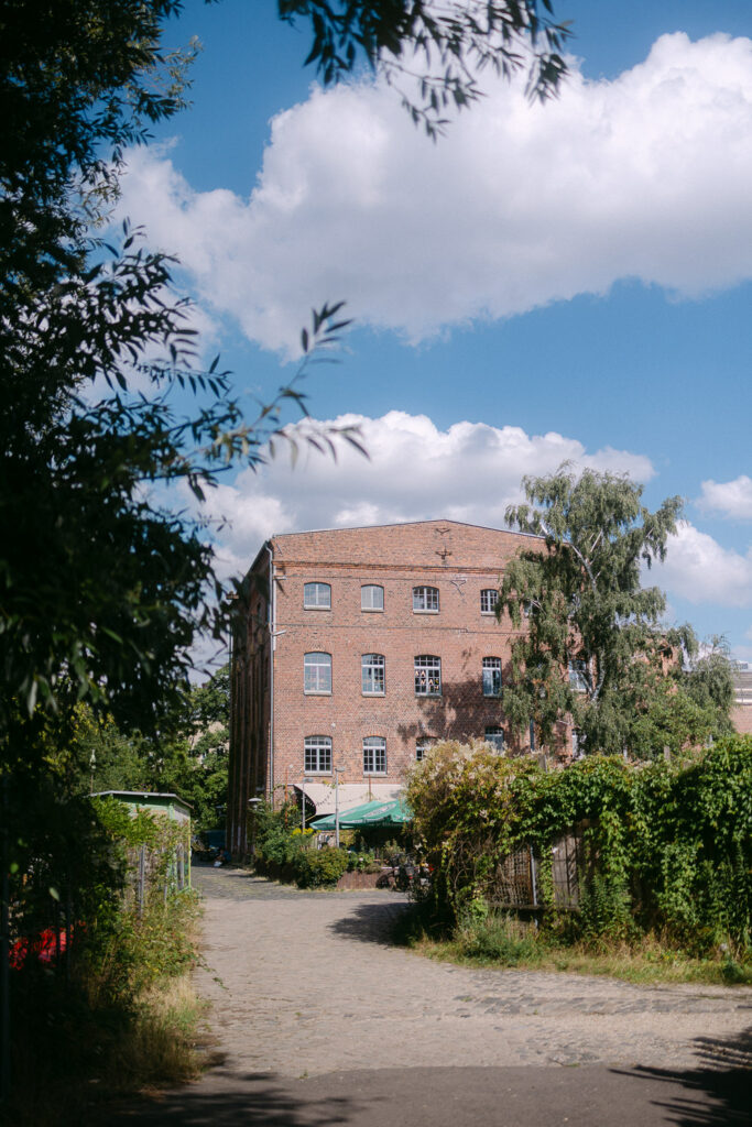 Mörtelwerk Leipzig Hochzeit heiraten am Kanal Plagwirt urban elegant kirchlich Kirche Hochzeitsfotos Hochzeitsfotografin