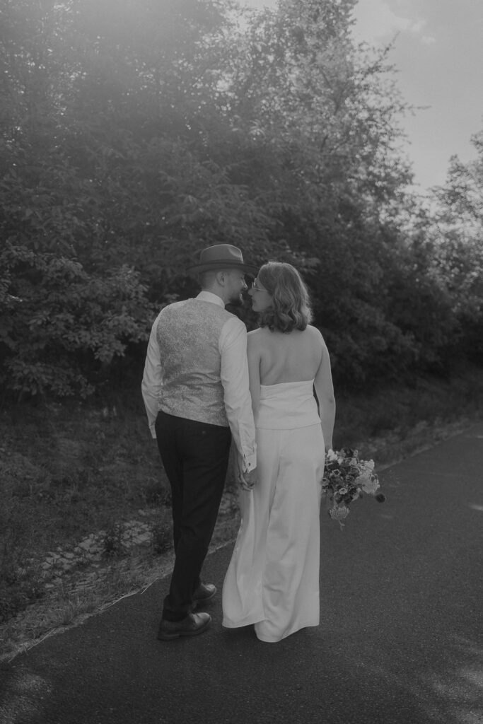 Mörtelwerk Leipzig Hochzeit heiraten am Kanal Plagwirt urban elegant kirchlich Kirche Hochzeitsfotos Hochzeitsfotografin