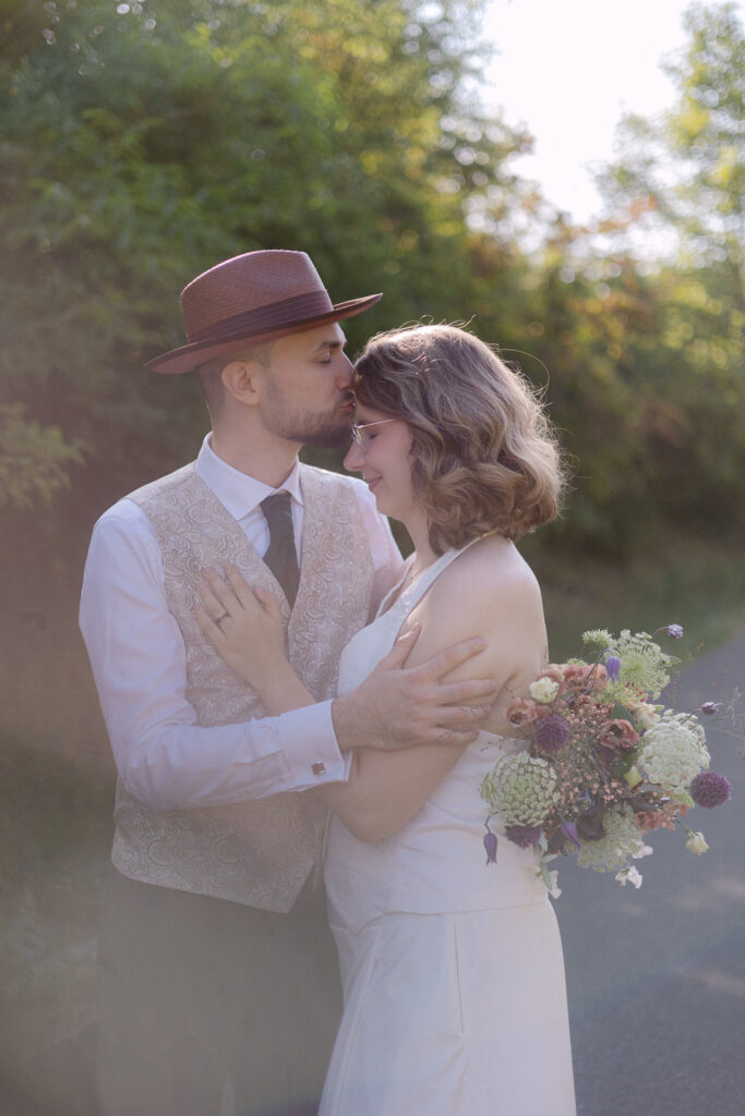 Mörtelwerk Leipzig Hochzeit heiraten am Kanal Plagwirt urban elegant kirchlich Kirche Hochzeitsfotos Hochzeitsfotografin