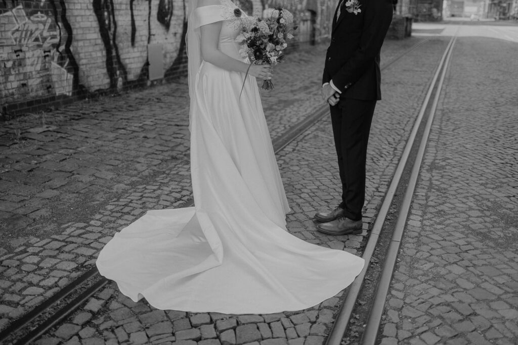 Mörtelwerk Leipzig Hochzeit heiraten am Kanal Plagwirt urban elegant kirchlich Kirche Hochzeitsfotos Hochzeitsfotografin