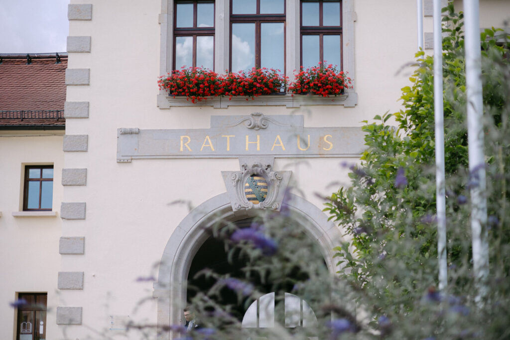 Standesamtliche Trauung Zwenkau Standesamt Leipzig Pavillon Draußen Hochzeitsfotos Hochzeitsfotograf Fotografin