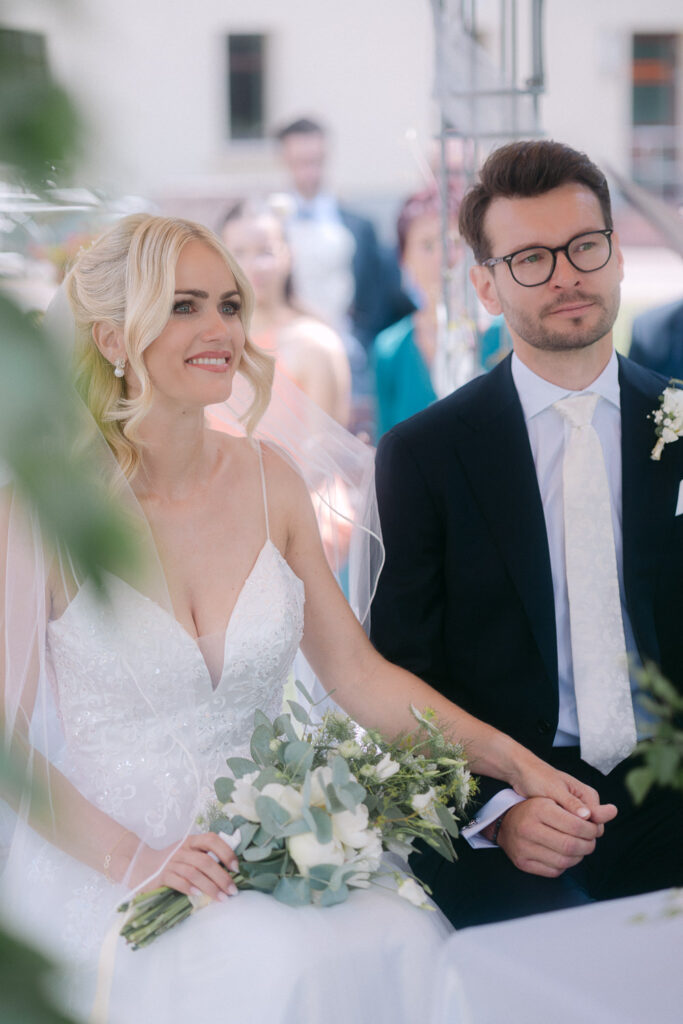 Standesamtliche Trauung Zwenkau Standesamt Leipzig Pavillon Draußen Hochzeitsfotos Hochzeitsfotograf Fotografin