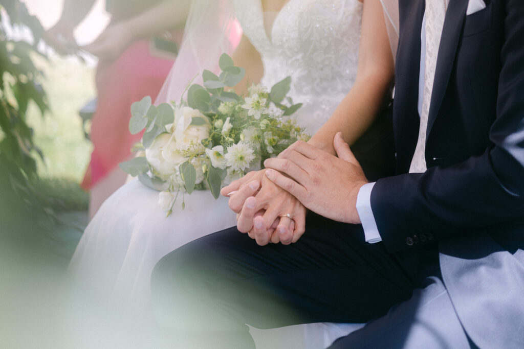 Standesamtliche Trauung Zwenkau Standesamt Leipzig Pavillon Draußen Hochzeitsfotos Hochzeitsfotograf Fotografin