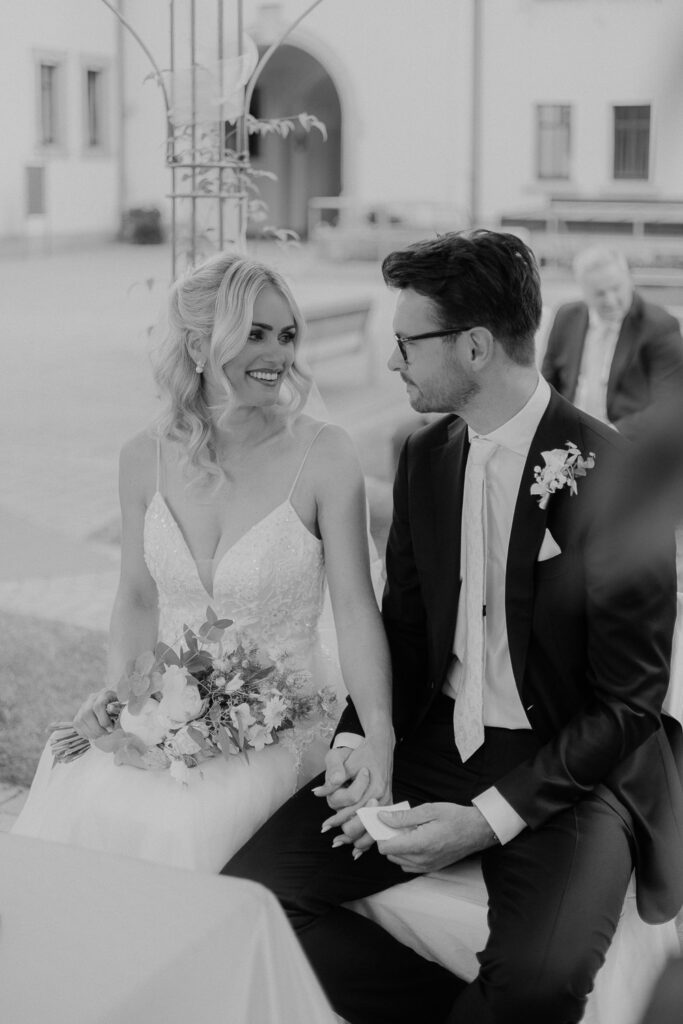 Standesamtliche Trauung Zwenkau Standesamt Leipzig Pavillon Draußen Hochzeitsfotos Hochzeitsfotograf Fotografin