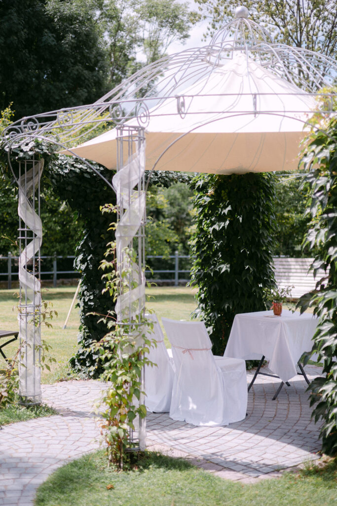 Standesamtliche Trauung Zwenkau Standesamt Leipzig Pavillon Draußen Hochzeitsfotos Hochzeitsfotograf Fotografin