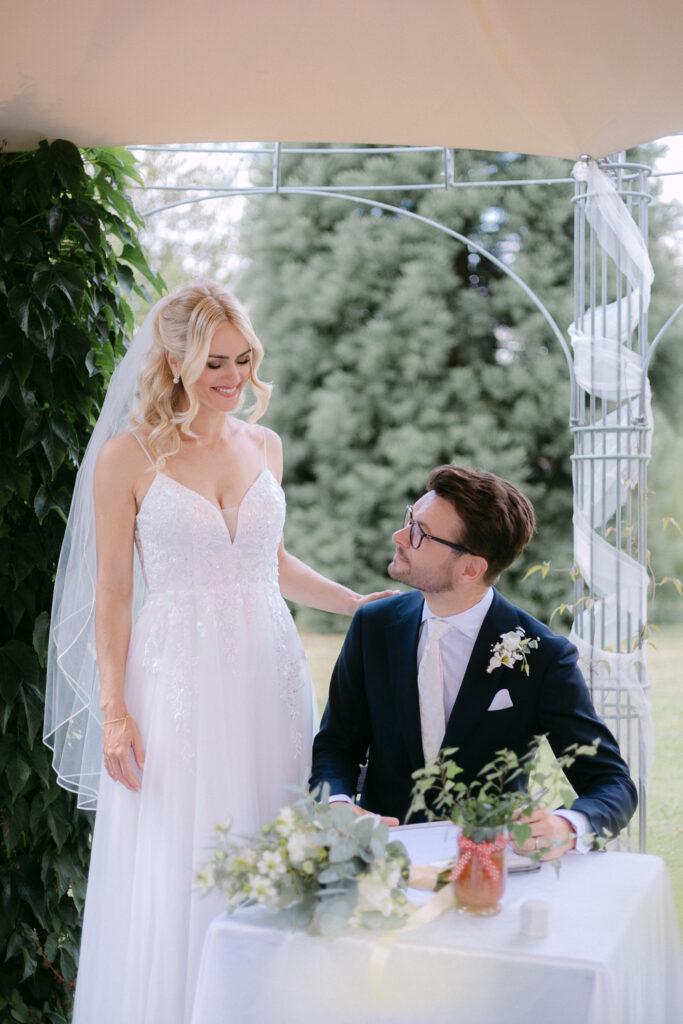 Standesamtliche Trauung Zwenkau Standesamt Leipzig Pavillon Draußen Hochzeitsfotos Hochzeitsfotograf Fotografin