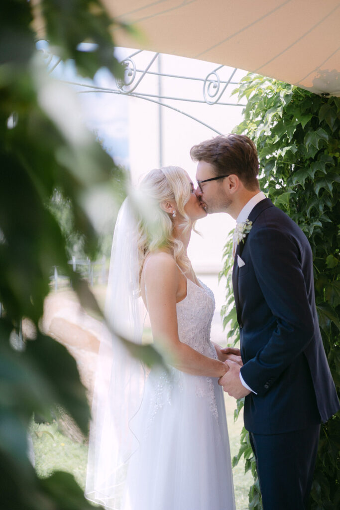 Standesamtliche Trauung Zwenkau Standesamt Leipzig Pavillon Draußen Hochzeitsfotos Hochzeitsfotograf Fotografin