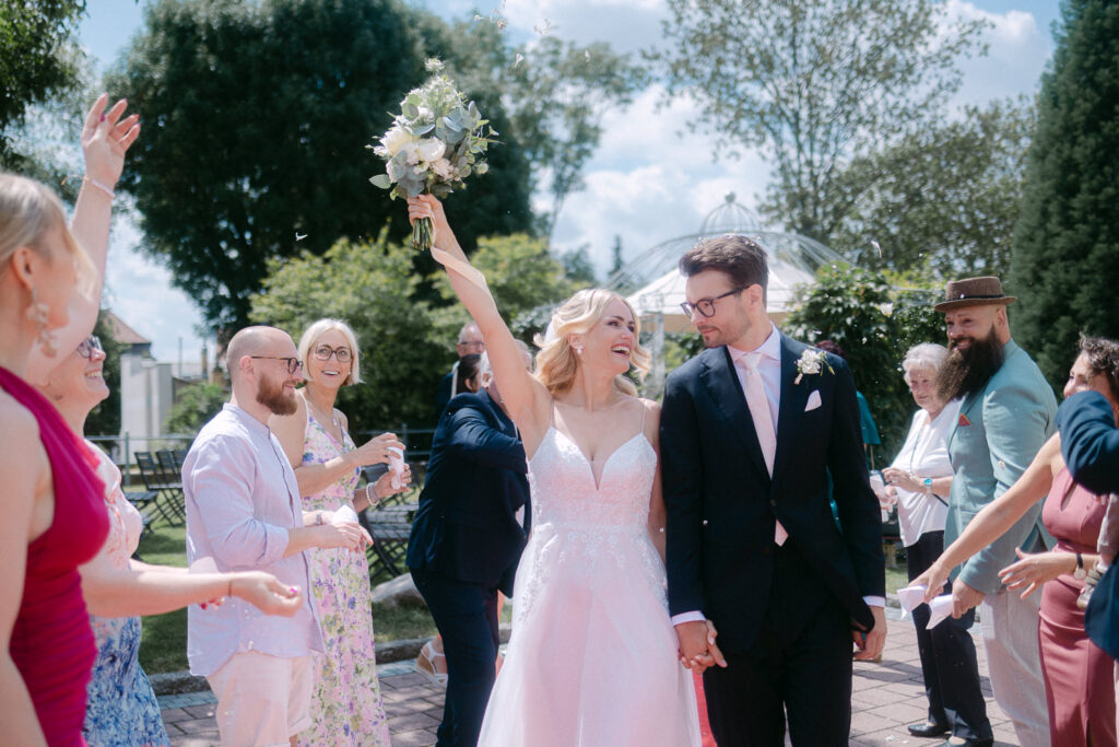 Standesamtliche Trauung Zwenkau Standesamt Leipzig Pavillon Draußen Hochzeitsfotos Hochzeitsfotograf Fotografin