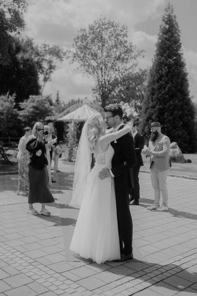 Standesamtliche Trauung Zwenkau Standesamt Leipzig Pavillon Draußen Hochzeitsfotos Hochzeitsfotograf Fotografin