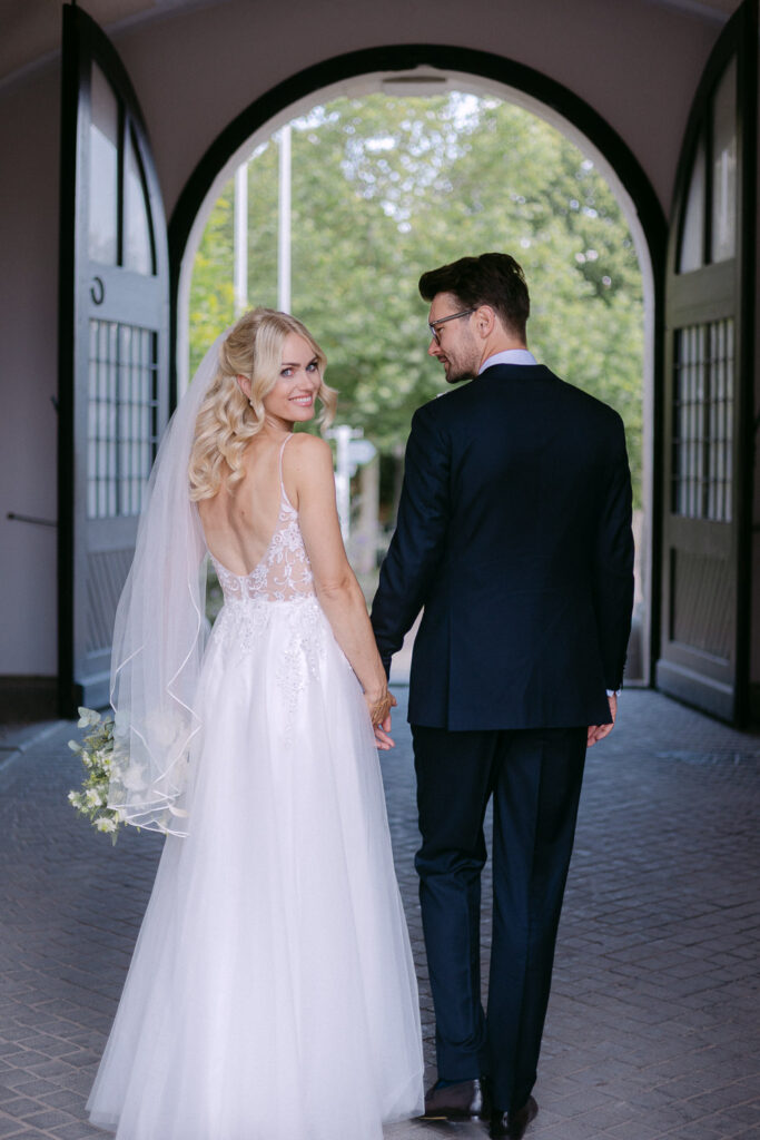 Standesamtliche Trauung Zwenkau Standesamt Leipzig Pavillon Draußen Hochzeitsfotos Hochzeitsfotograf Fotografin