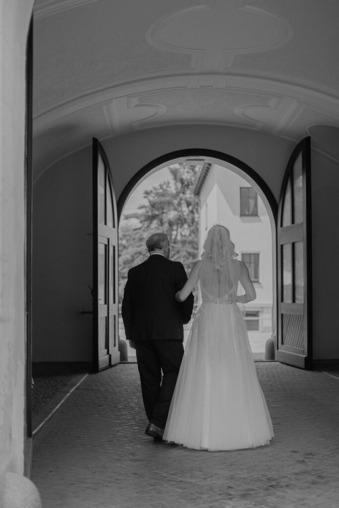Standesamtliche Trauung Zwenkau Standesamt Leipzig Pavillon Draußen Hochzeitsfotos Hochzeitsfotograf Fotografin